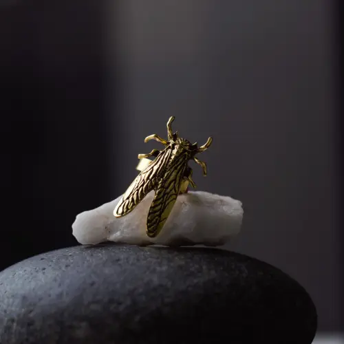 Anillo Cigarra