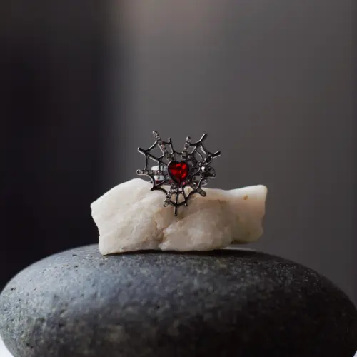 Anillo Corazón Web Noir